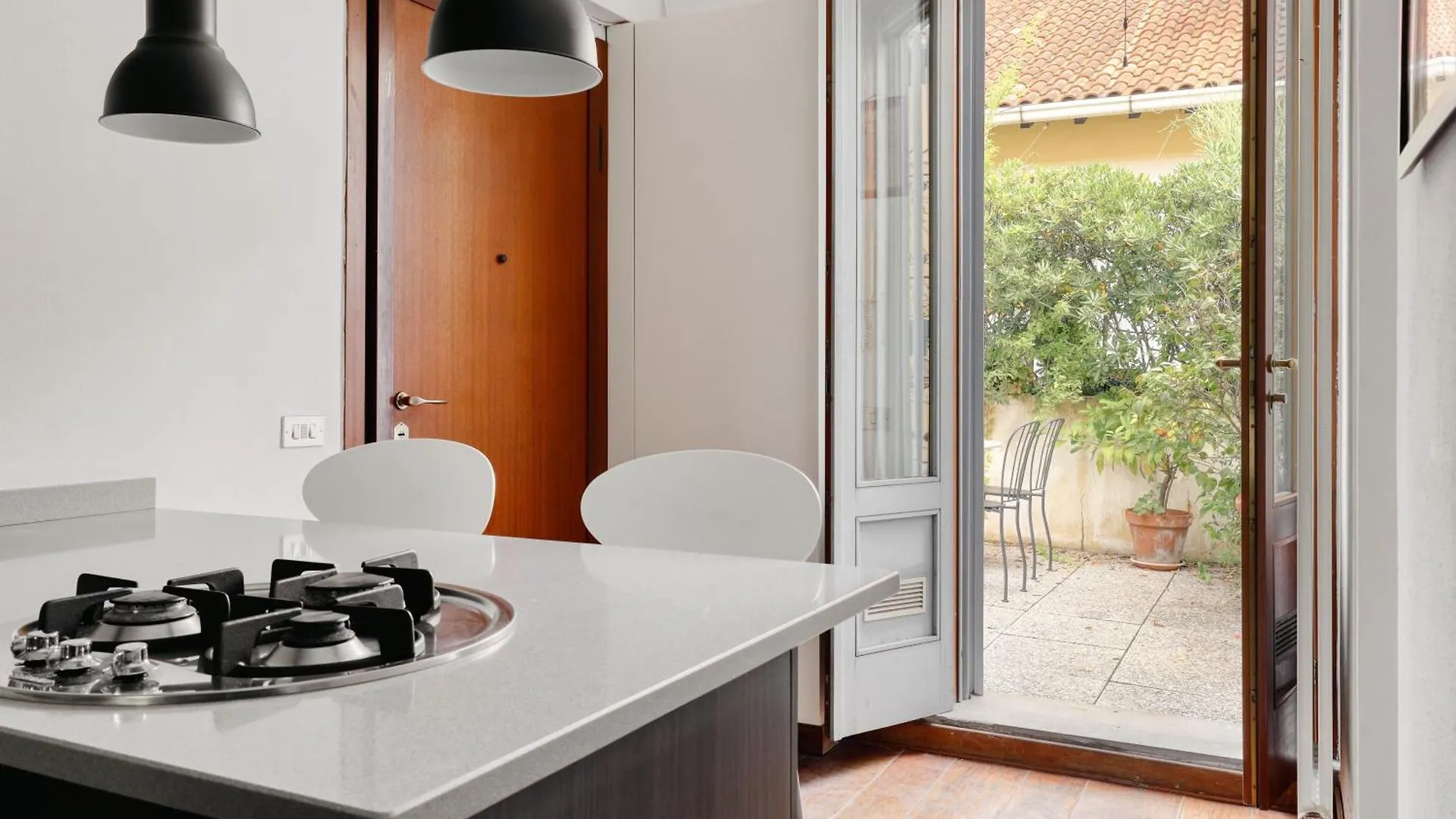 Just Urban Stays - Spacious Apt With Terrace - Porta Venezia 아파트 밀라노