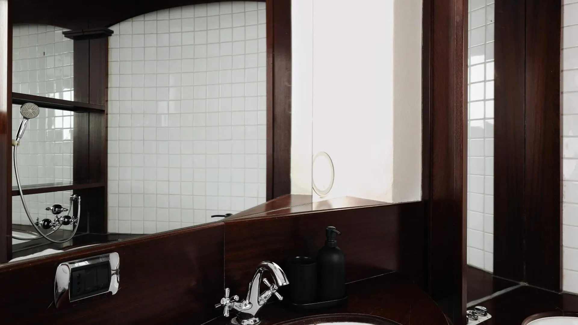 아파트 Just Urban Stays - Spacious Apt With Terrace - Porta Venezia