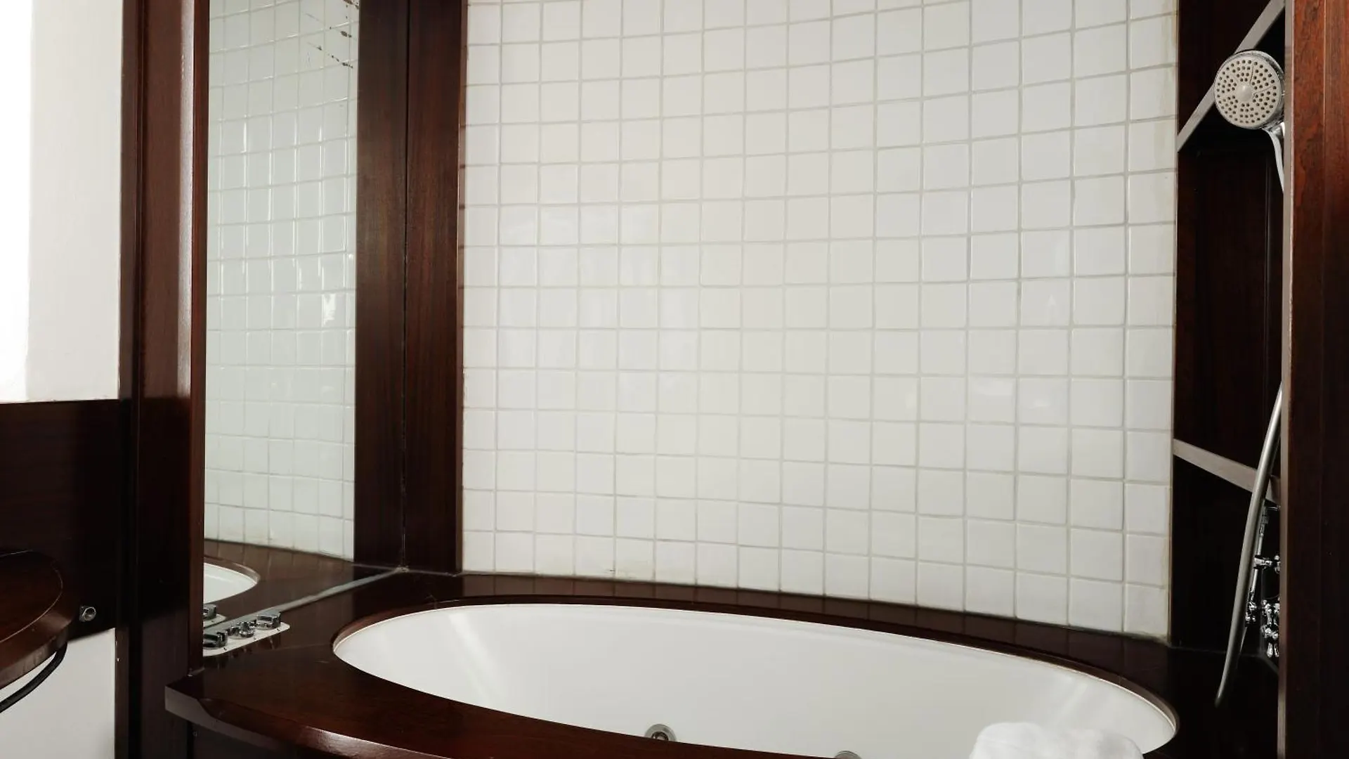 아파트 Just Urban Stays - Spacious Apt With Terrace - Porta Venezia